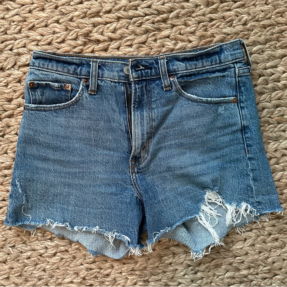 Abercrombie 4” Mom Short